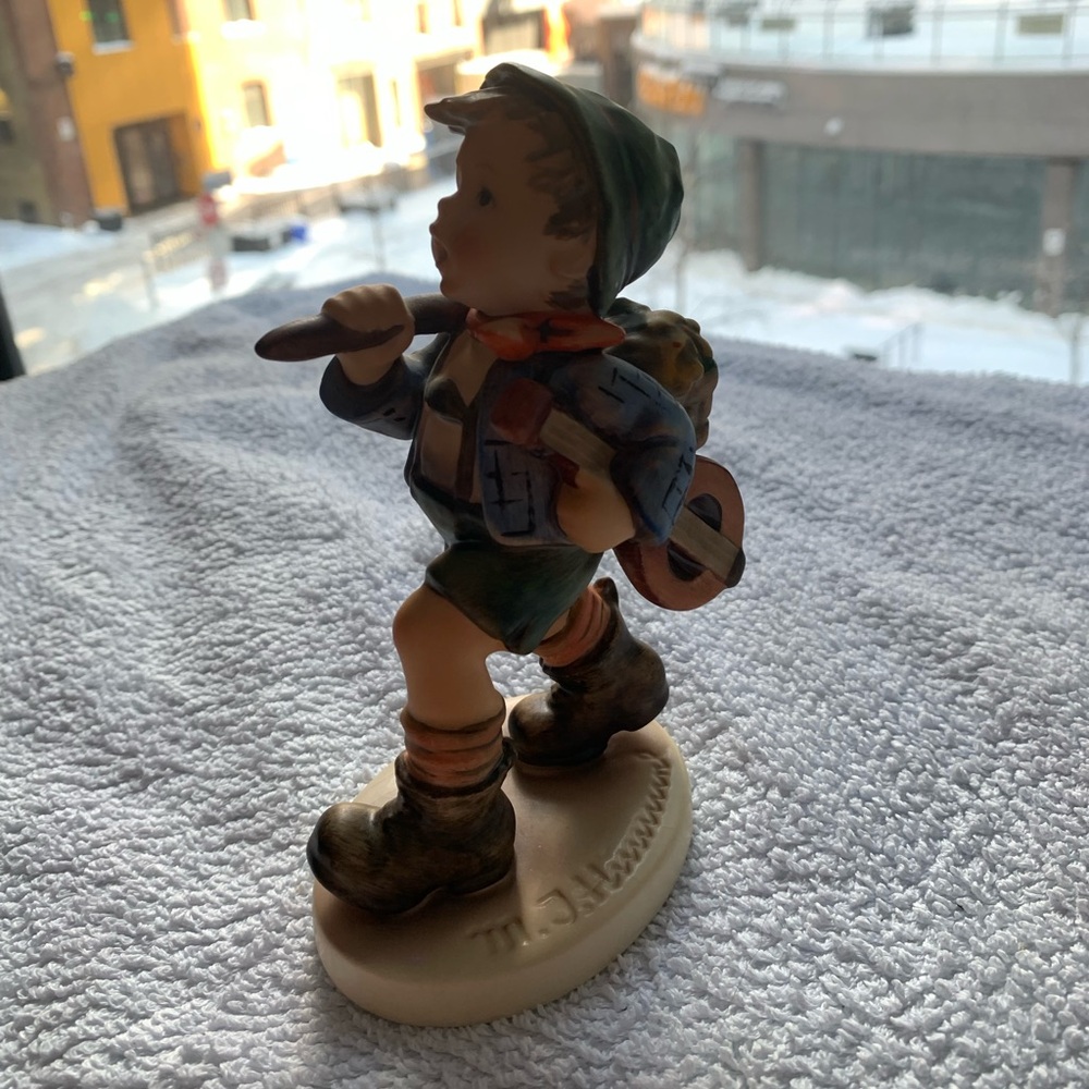 Goebel Hummel "The Run Away" Figurine #327 W. Germany